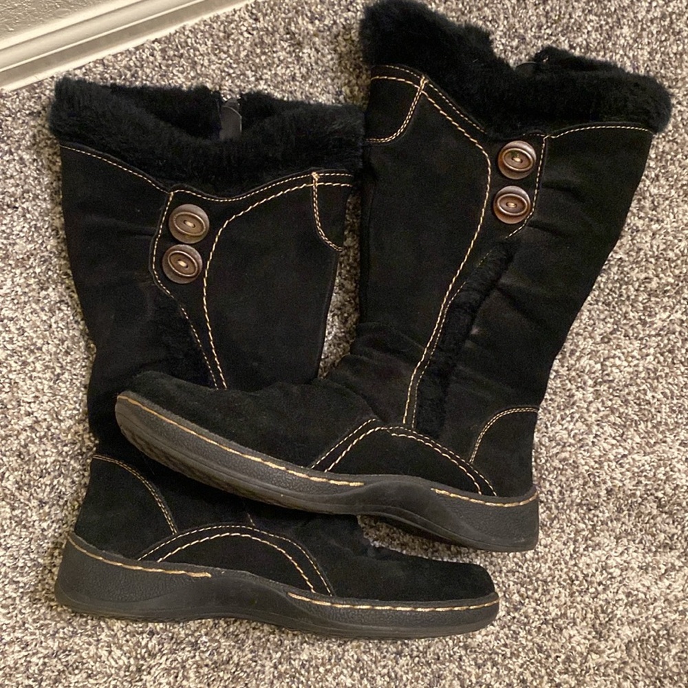 Bass 8.5 black furry boots very gently used